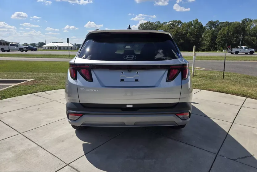 2025 Hyundai Tucson SEL photo 1
