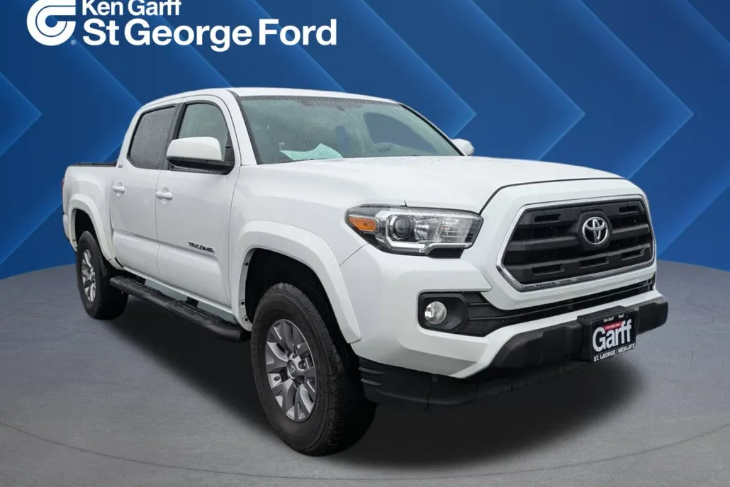 2017 Toyota Tacoma SR5 photo 1