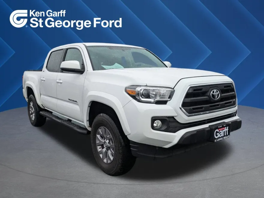 2017 Toyota Tacoma SR5 photo 1