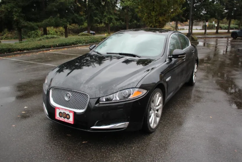 2013 Jaguar XF photo 1