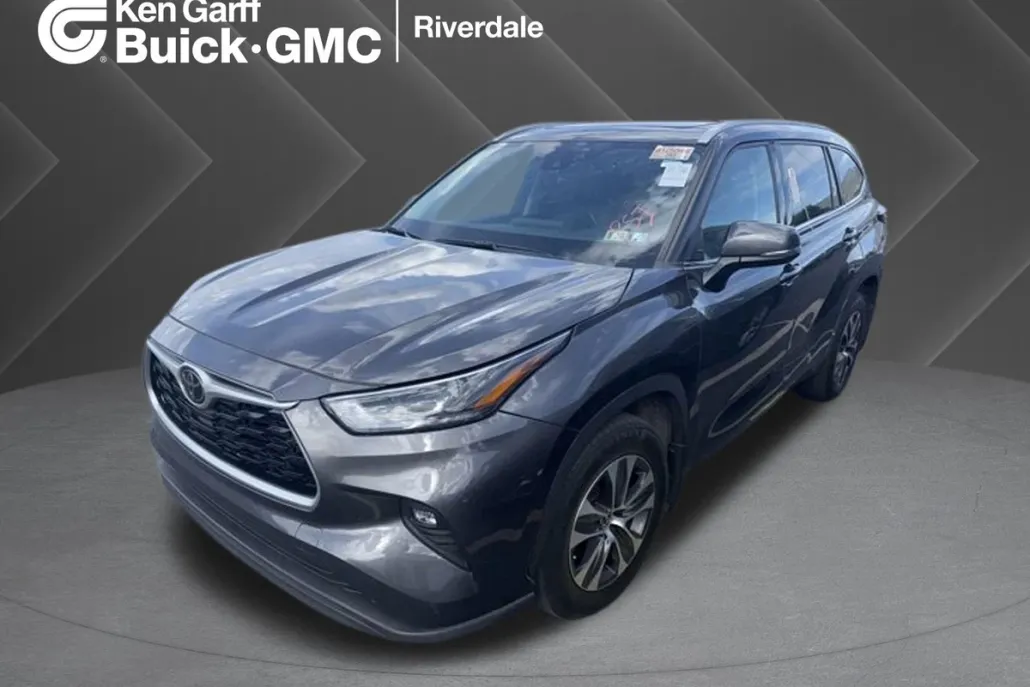 2022 Toyota Highlander XLE photo 1