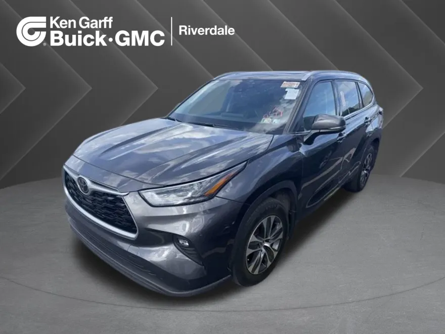 2022 Toyota Highlander XLE photo 1