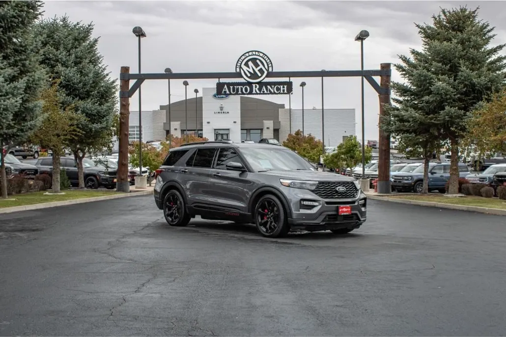 2021 Ford Explorer ST photo 1