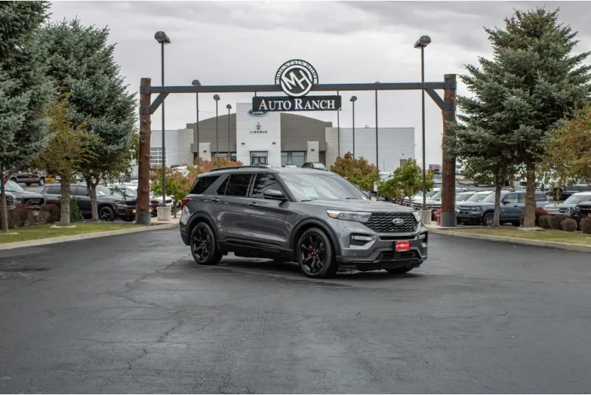 2021 Ford Explorer ST photo 1