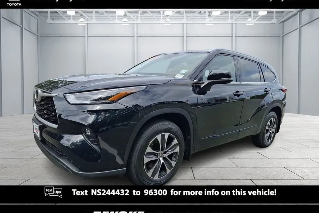 2022 Toyota Highlander XLE photo 1