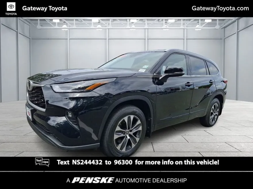 2022 Toyota Highlander XLE photo 1