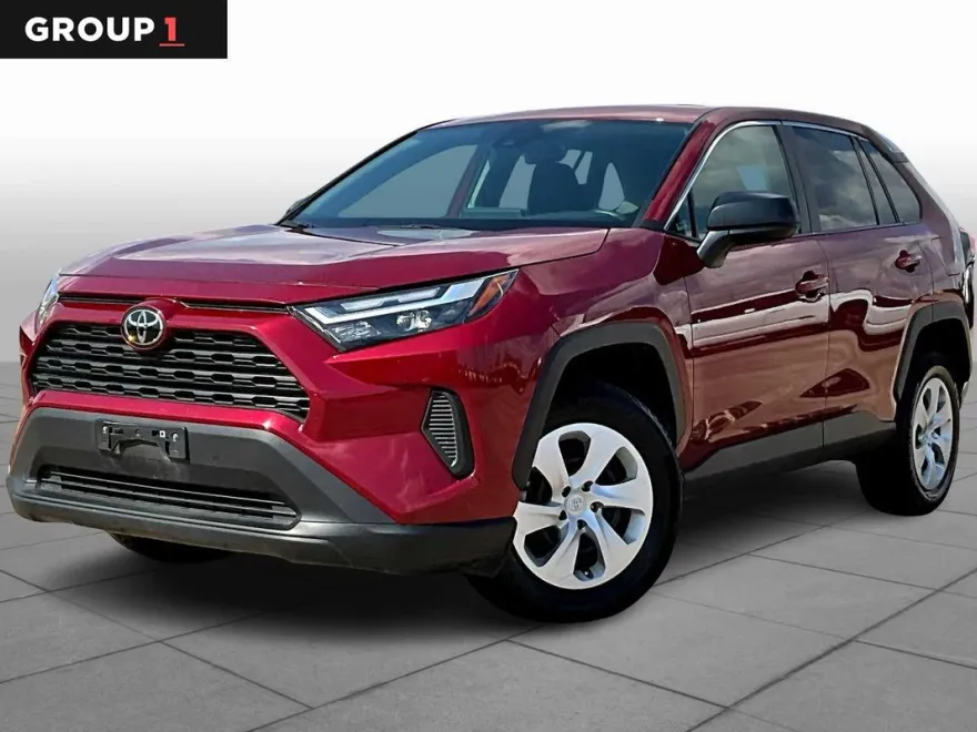 2024 Toyota RAV4 LE photo 1