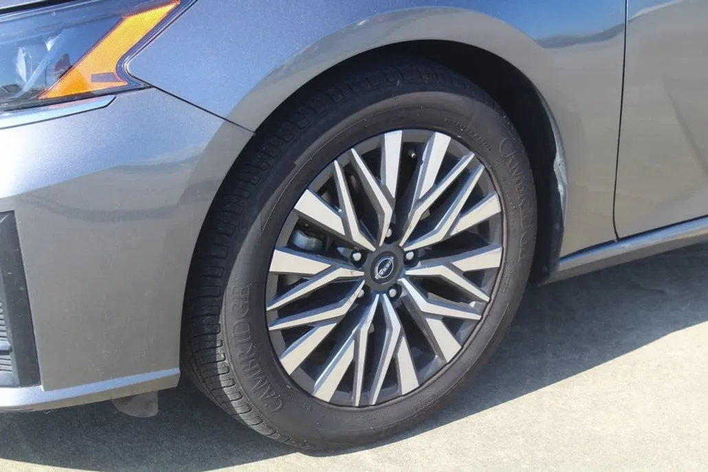 2023 Nissan Altima 2.5 SV photo 1