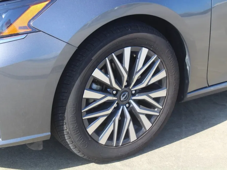 2023 Nissan Altima 2.5 SV photo 1