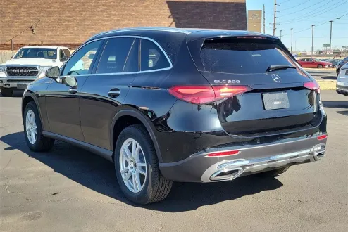 2025 Mercedes Benz GLC 300 photo 3