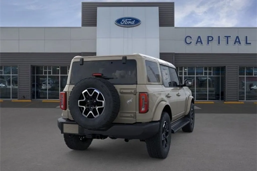 2025 Ford Bronco Outer Banks photo 1