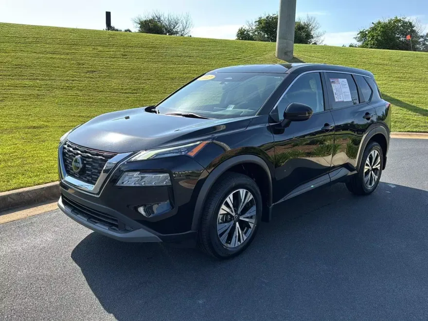 2022 Nissan Rogue SV photo 1