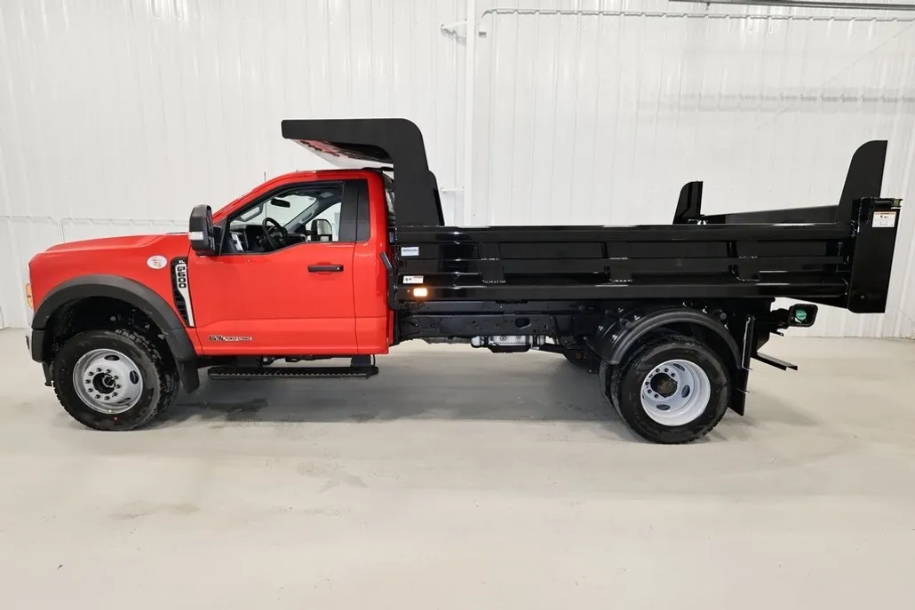 2024 Ford F-600 photo 1