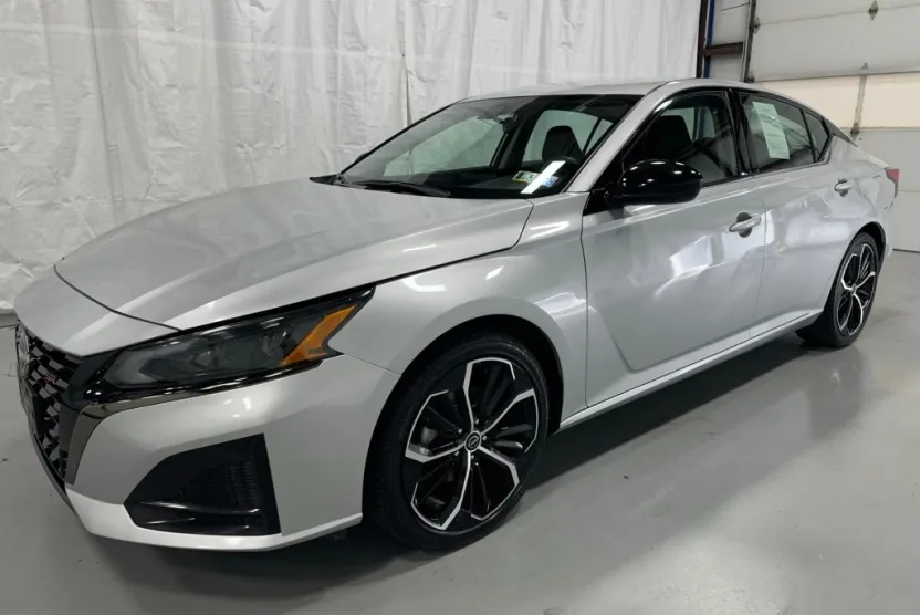 2024 Nissan Altima 2.5 SR photo 1