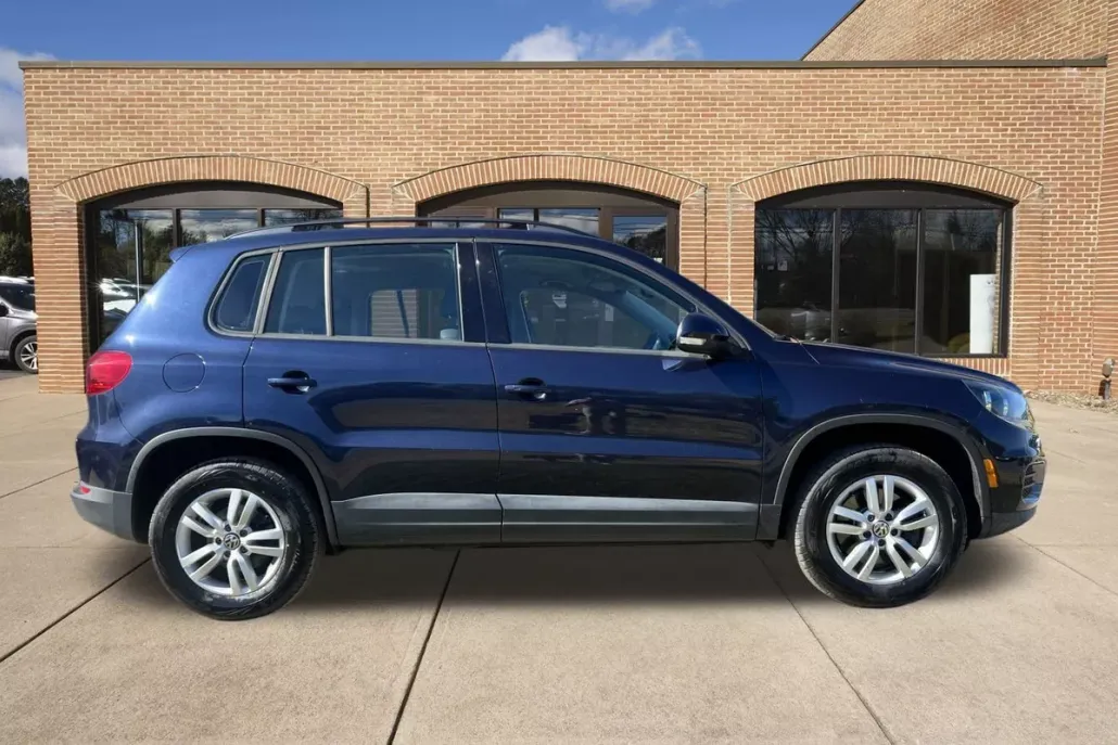 2016 Volkswagen Tiguan S photo 1