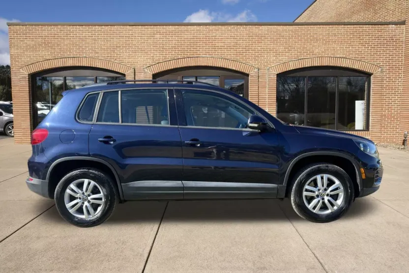 2016 Volkswagen Tiguan S photo 1