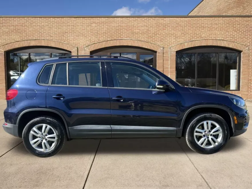 2016 Volkswagen Tiguan S photo 1