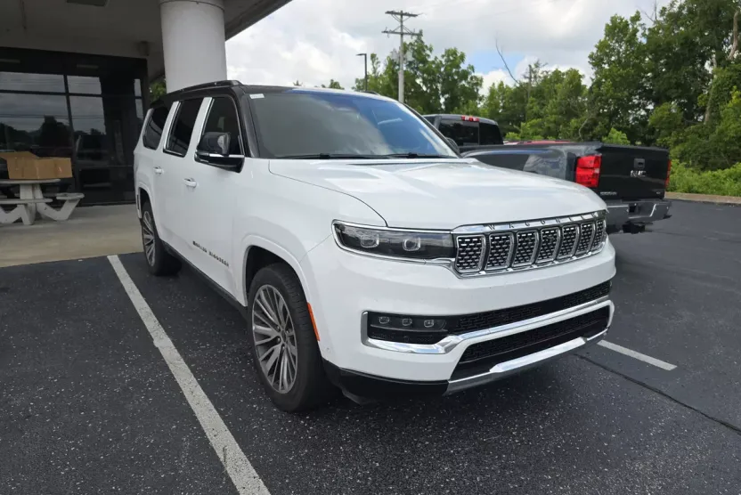 2024 Jeep Grand Wagoneer L III photo 1