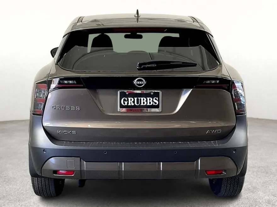 2025 Nissan Kicks SV photo 1
