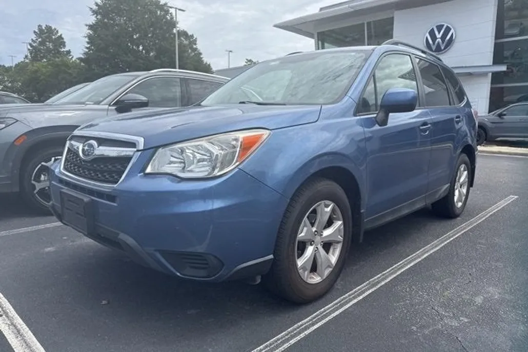 2015 Subaru Forester 2.5i Premium photo 1