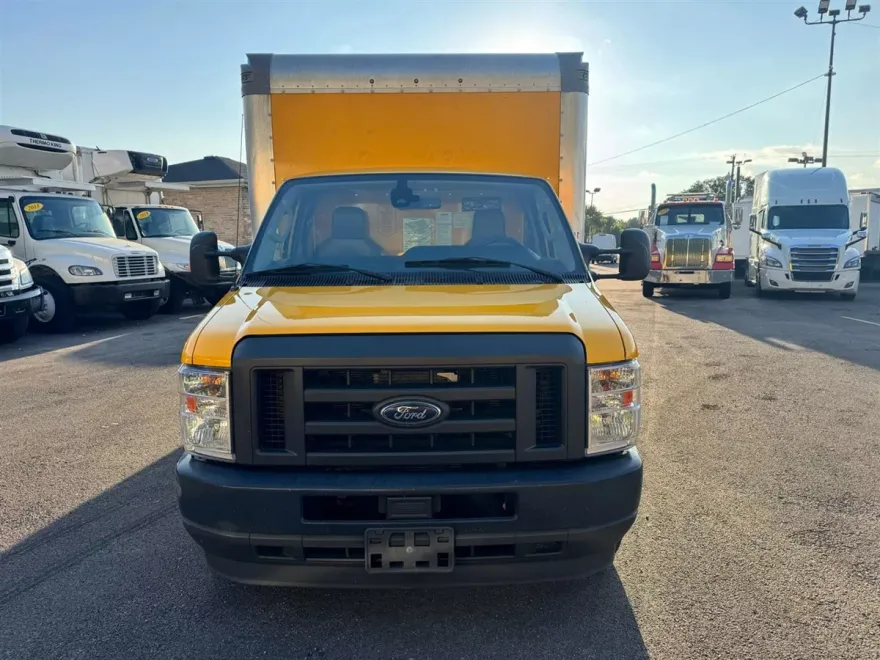 2022 Ford E-350 photo 1