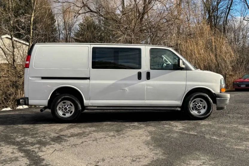2018 Gmc Savana 2500 Cargo photo 1
