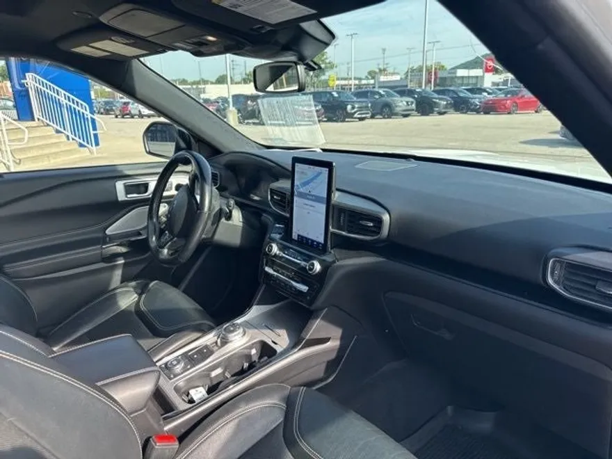 2022 Ford Explorer ST photo 1
