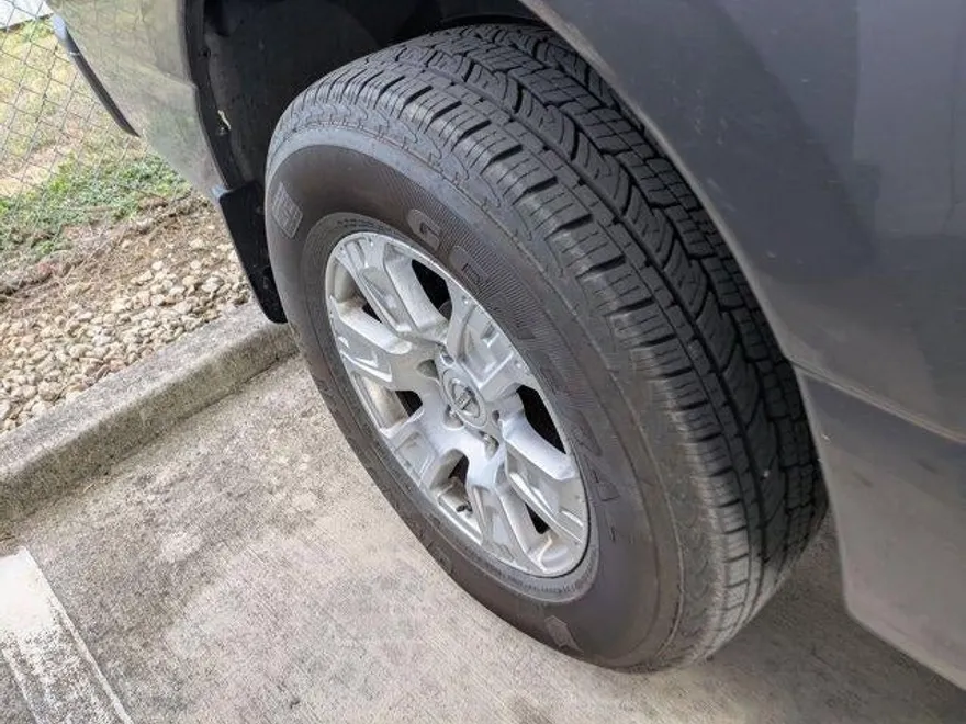 2019 Nissan Titan SV photo 1