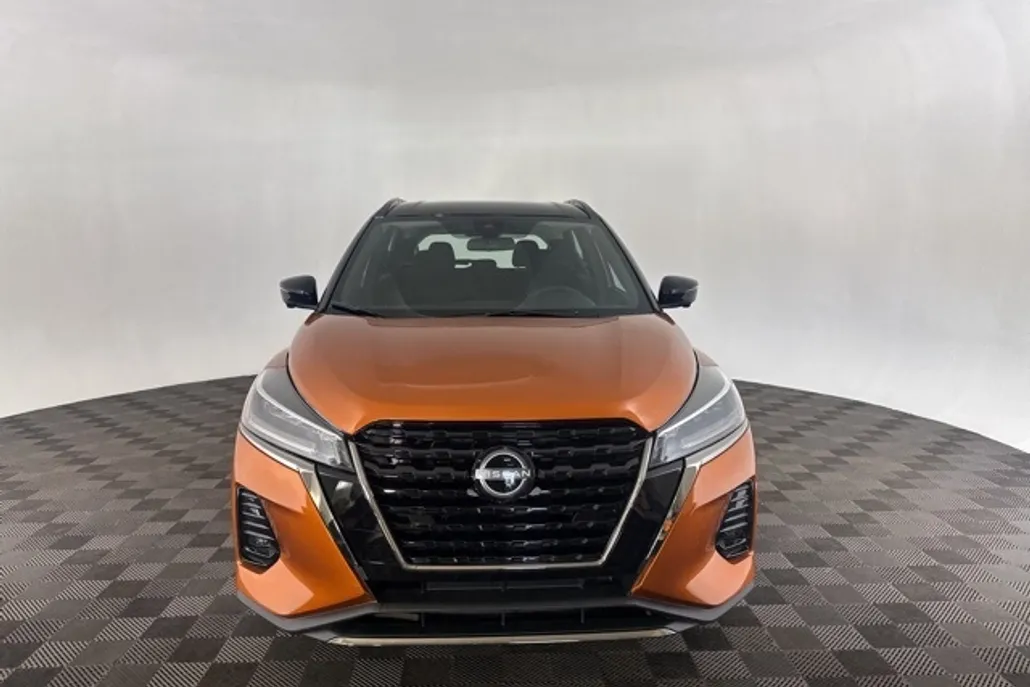 2024 Nissan Kicks SR photo 1