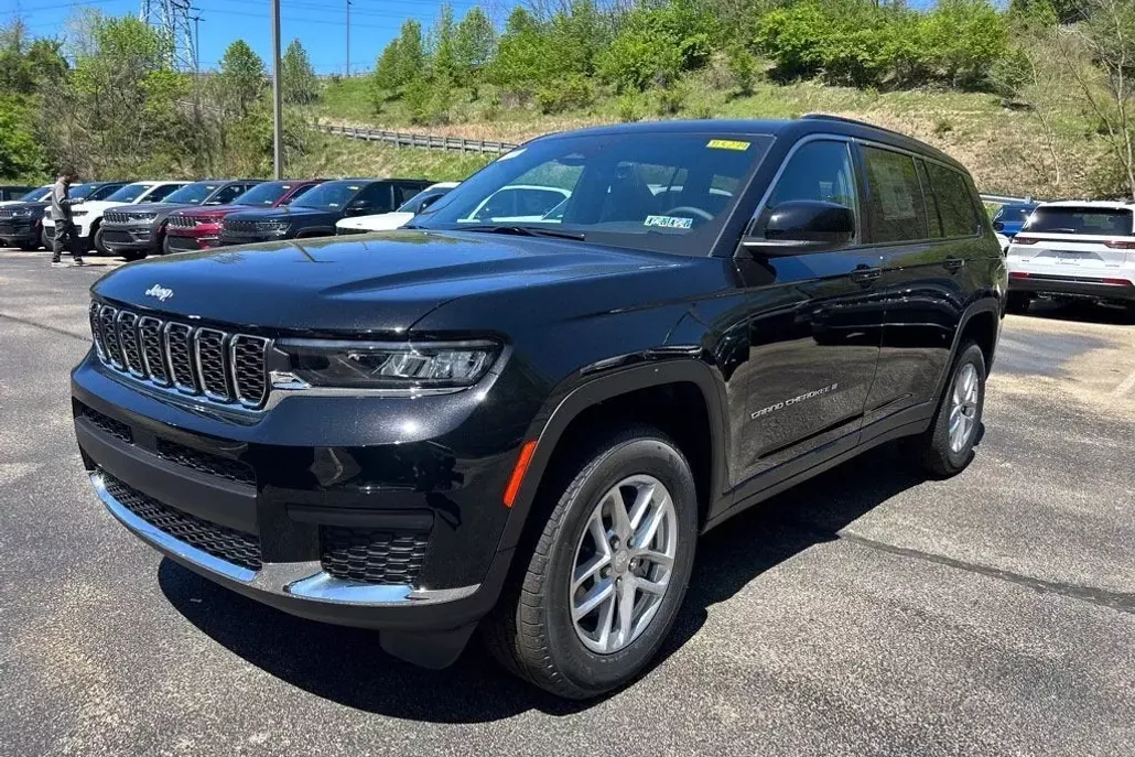 2025 Jeep Grand Cherokee Laredo X photo 1