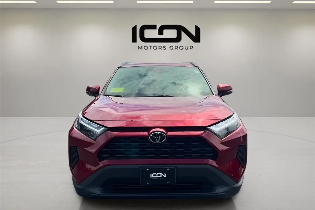 2022 Toyota RAV4 XLE photo 1