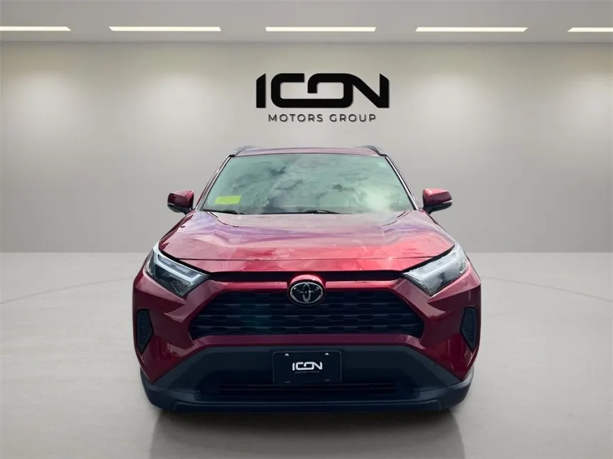 2022 Toyota RAV4 XLE photo 1