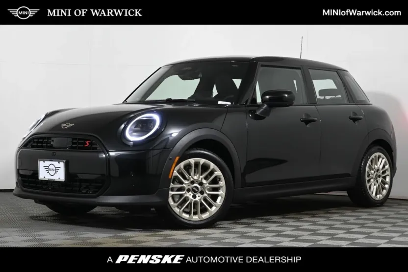 2026 Mini Cooper Hardtop S 4 Door Iconic photo 1