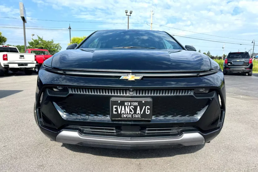 2024 Chevrolet Equinox EV 2LT photo 1