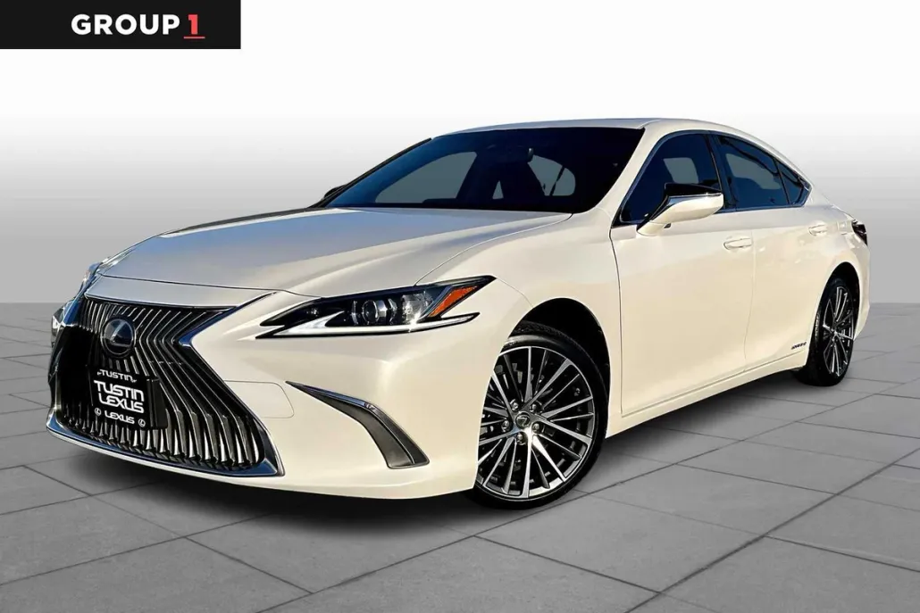 2019 Lexus ES 300h photo 1