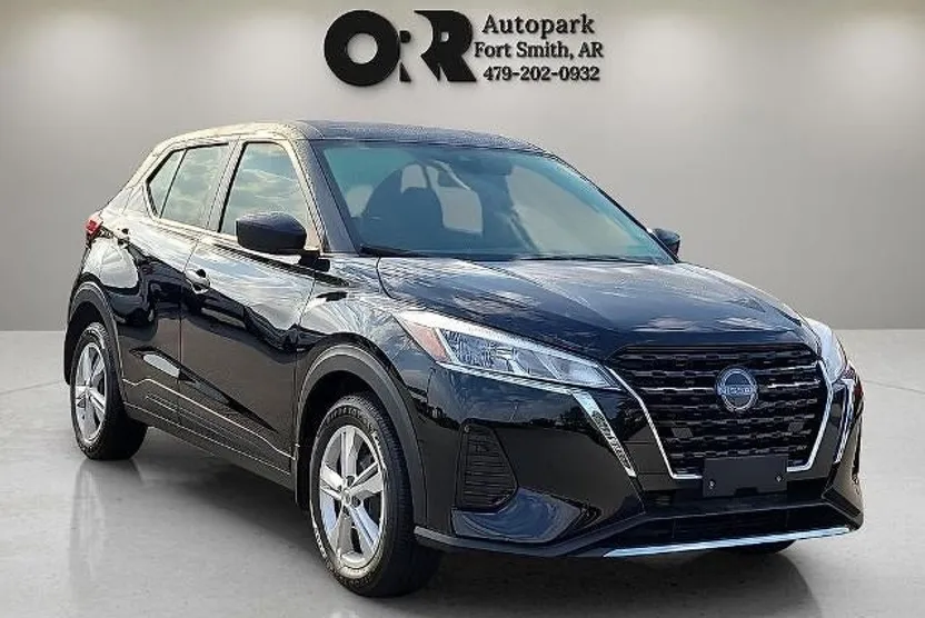 2025 Nissan Kicks Play S photo 1