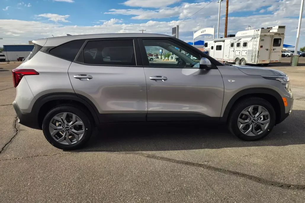 2026 Kia Seltos LX photo 1