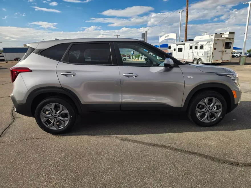 2026 Kia Seltos LX photo 1