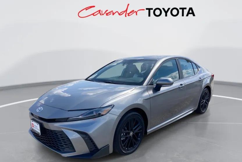 2025 Toyota Camry SE photo 1