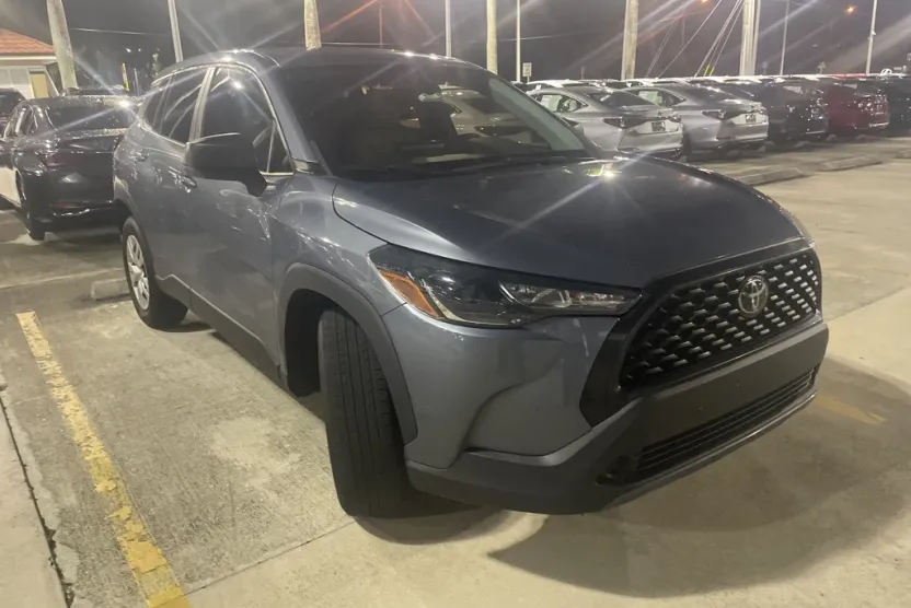 2022 Toyota Corolla Cross L photo 1