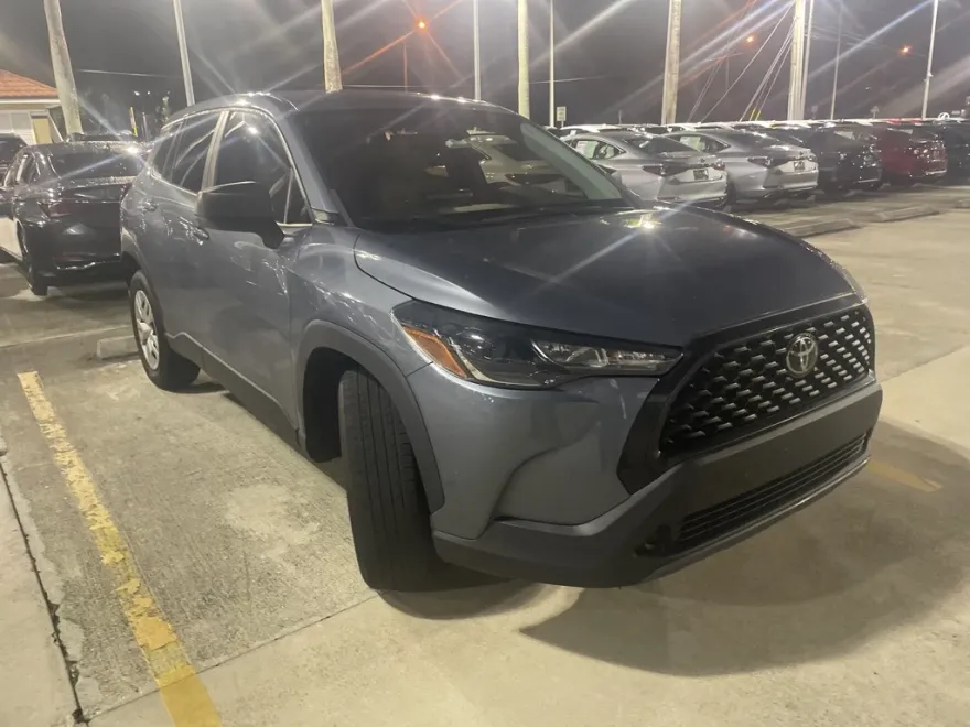 2022 Toyota Corolla Cross L photo 1