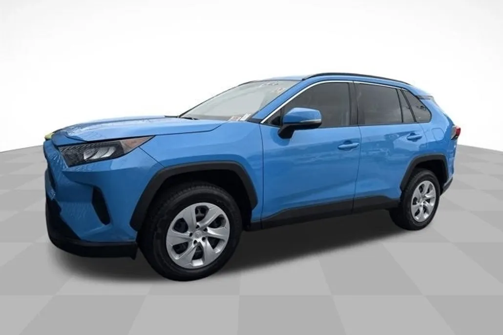 2019 Toyota RAV4 LE photo 1