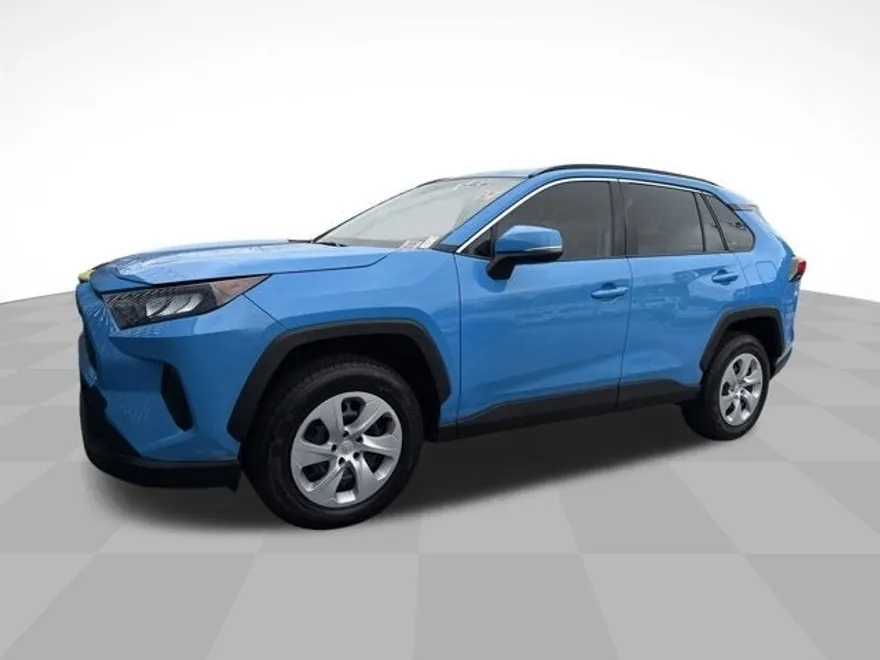 2019 Toyota RAV4 LE photo 1