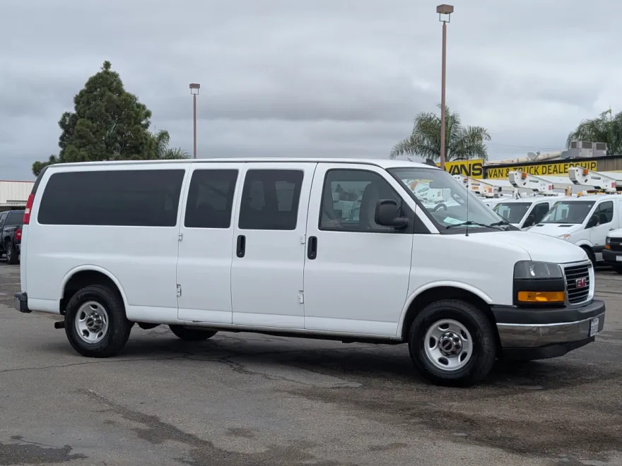 2018 Gmc Savana 3500 Passenger photo 1