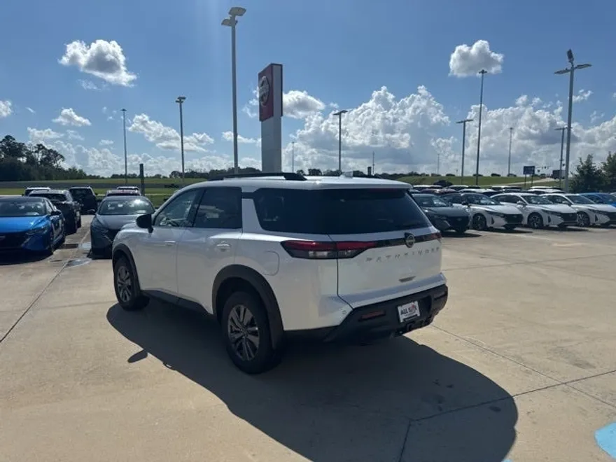 2025 Nissan Pathfinder SV photo 1