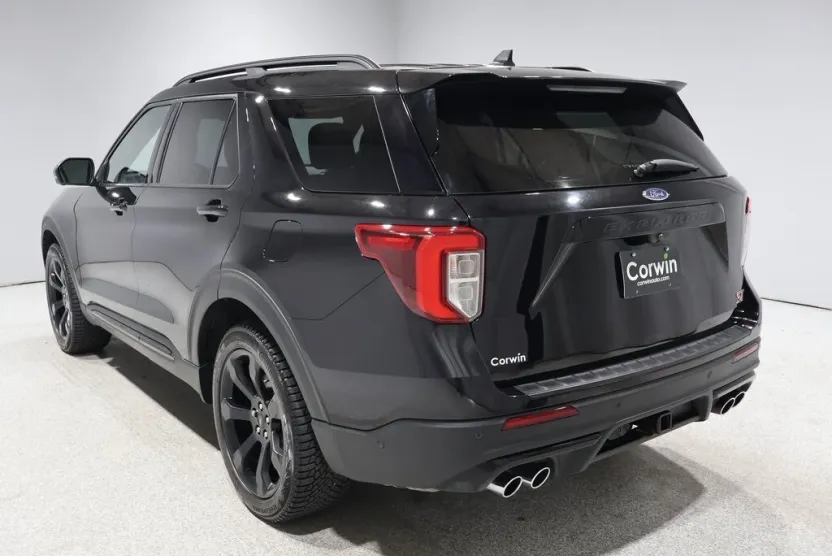 2022 Ford Explorer ST photo 1