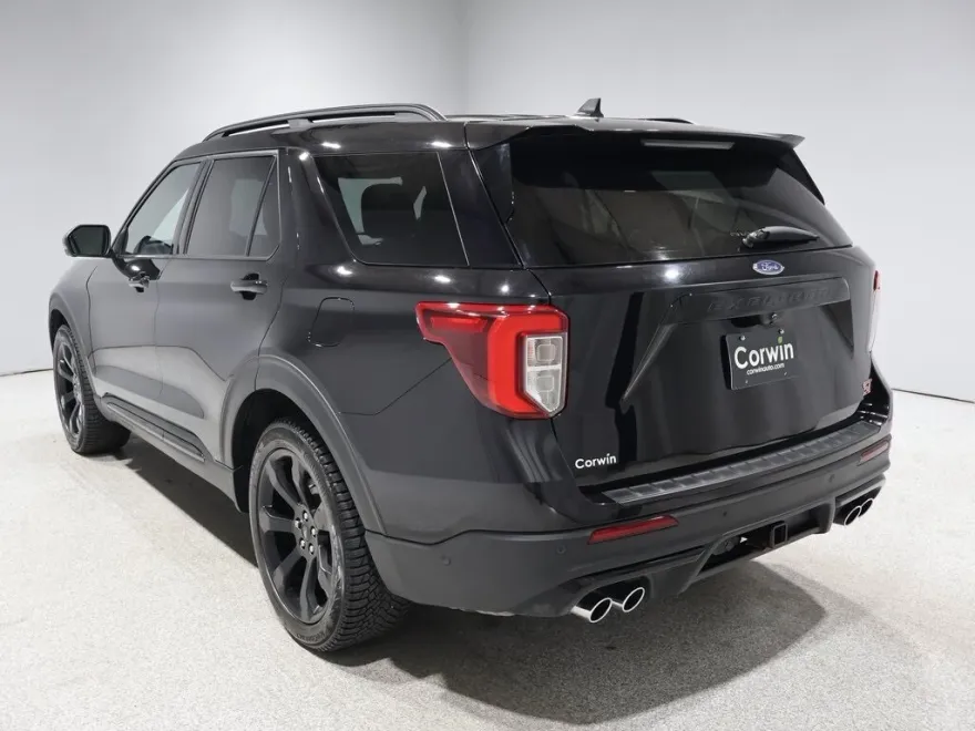 2022 Ford Explorer ST photo 1
