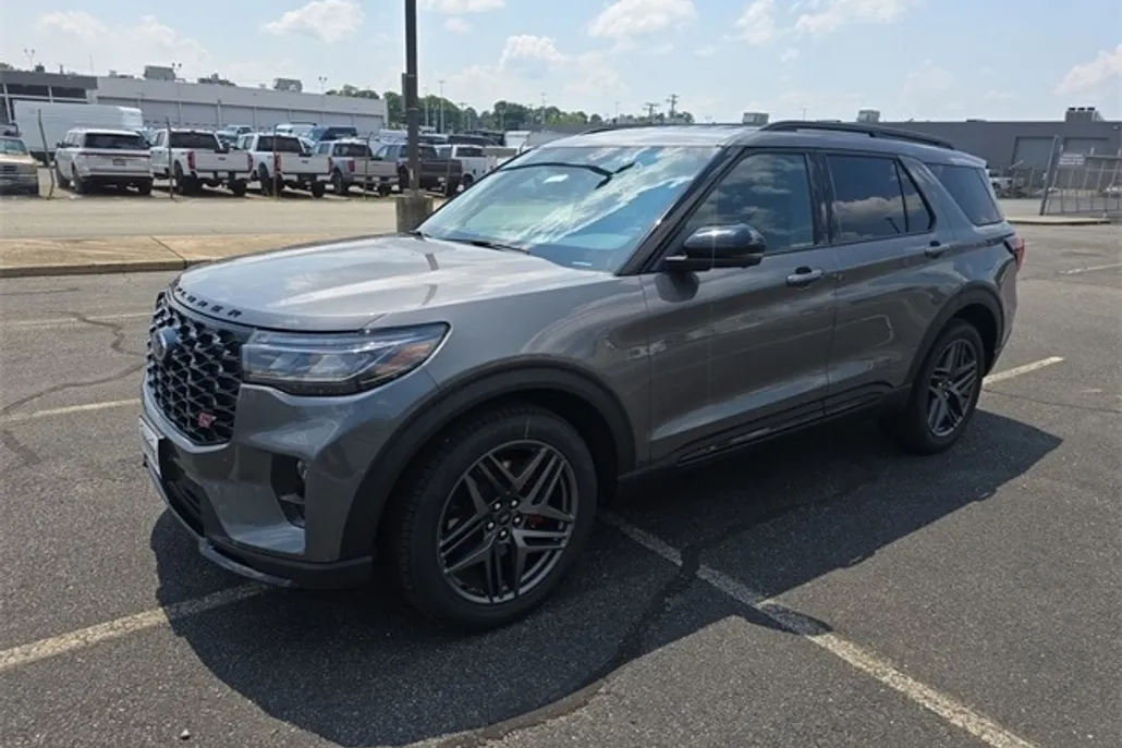 2025 Ford Explorer ST photo 1