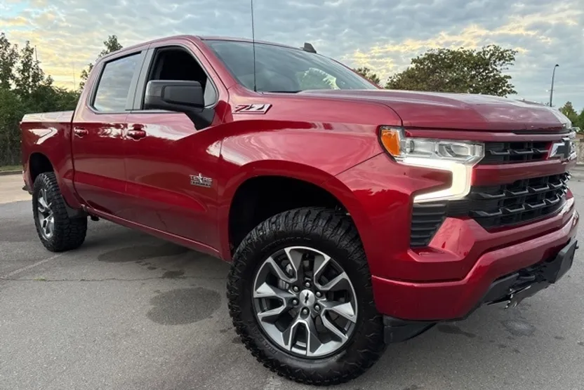 2023 Chevrolet Silverado 1500 RST photo 1