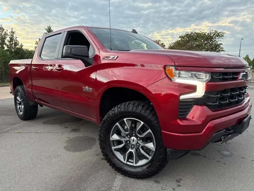 2023 Chevrolet Silverado 1500 RST photo 1